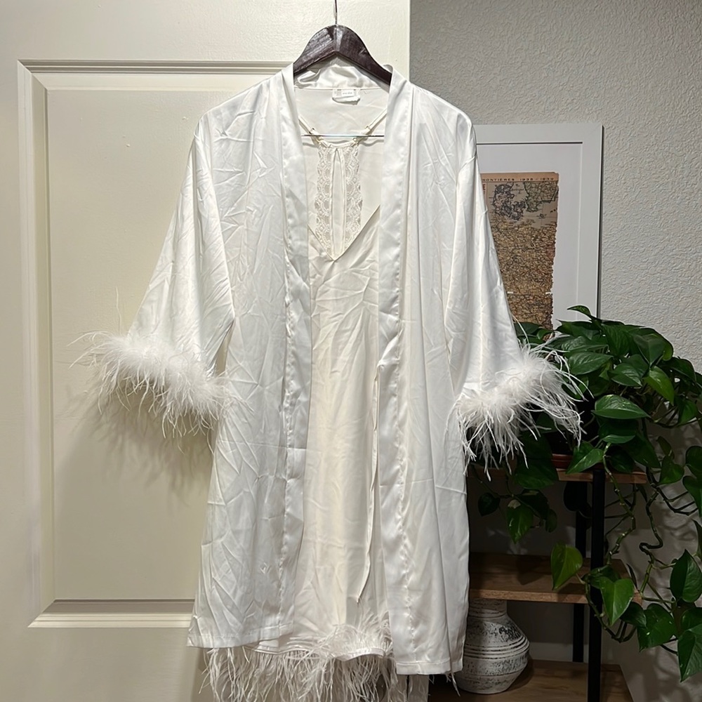 Ivory Feather-Trim Satin Robe & Slip Set - Picture 4 of 11